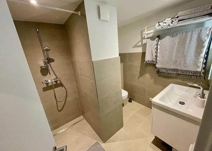 شقة Watt-s-up-24 *